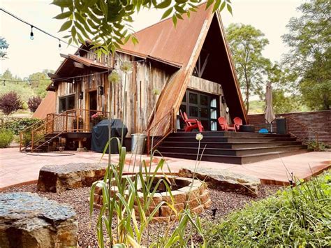 The cabins were a log type structure that fit well in the setting. 14 Cozy Pet-Friendly Cabin Rentals in Arizona