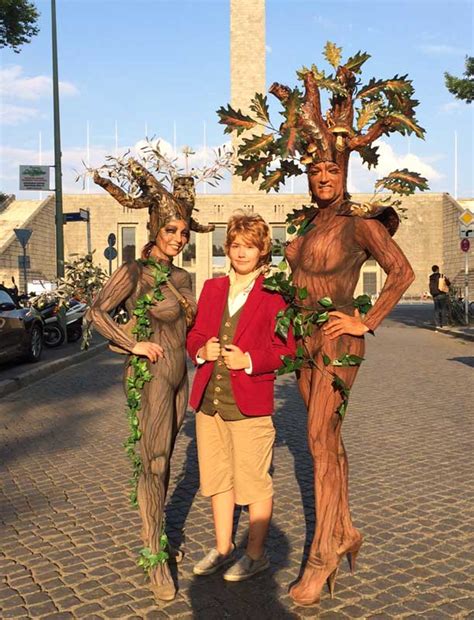 Wenn sich jemand an butterblüm, das balrog oder chef (im sinne von herr frodo) stört, dann sollte er am besten zur übersetzung von margaret carroux greifen und das orginal lesen. Unspektakuläres Herr der Ringe Spektakel in der Waldbühne