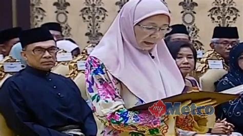 For that, she suggested that … Wak Labu Farm: Dr Wan Azizah sah TPM wanita pertama