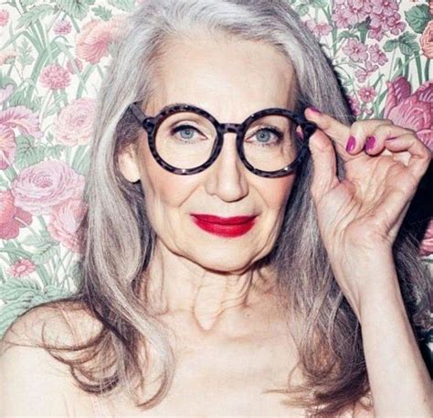 Eyeglasses To Tweak Your Chic After 40 Stylish Older Women Grey Hair