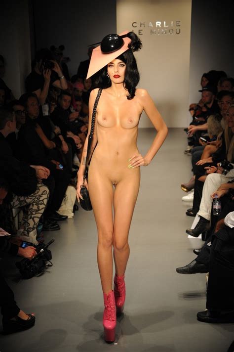 Nude Defile Nudes Russianans Photos Sex Pics