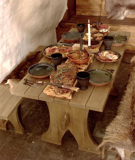 Renaissance holiday by fitz and floyd elevates your holiday home with ease and sumptuous style. Medeltida middag (Sjätte Tunnan). Medieval dinner ...