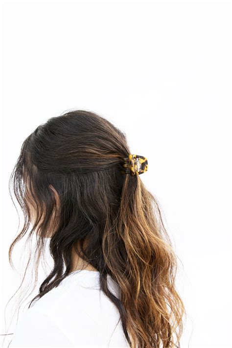 20 Hairstyles With Mini Claw Clips Fashionblog