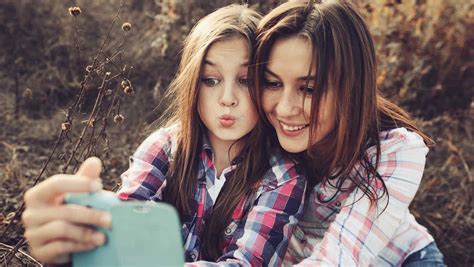 Cómo Hablar Con Tus Hijos Sobre Las Selfies Telemundo