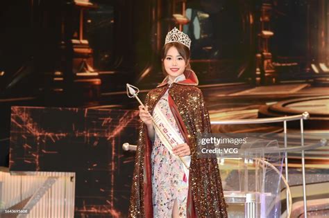 Winner Hilary Chong Poses During 2023 Miss Hong Kong Pageant On ニュース写真 Getty Images