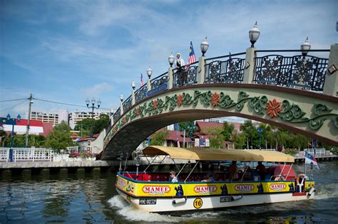 The melaka river with its cruise is the biggest surprise. Attractions in Malacca: Melaka River Cruise