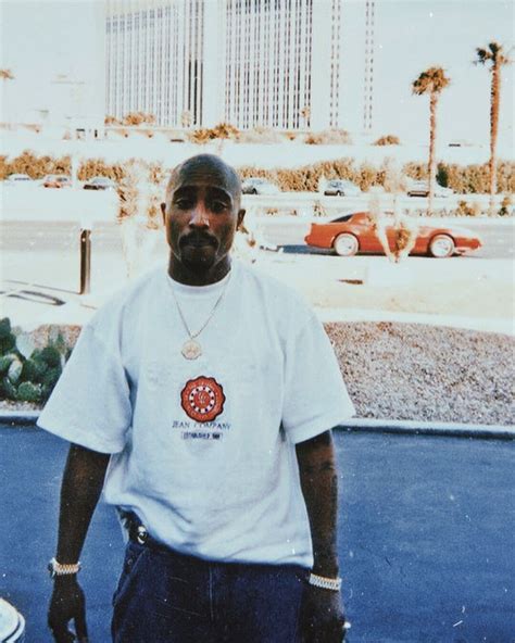 Pin By Sissokho Sidi On 2pac Tupac Outfits 90s Tupac Outfits Rap