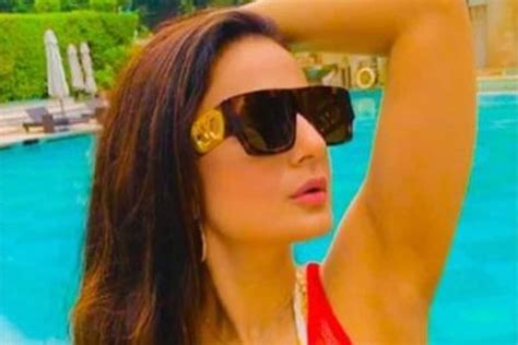 ameesha patel flaunts curves in racy bikinis see the actress stun with her sexy pictures