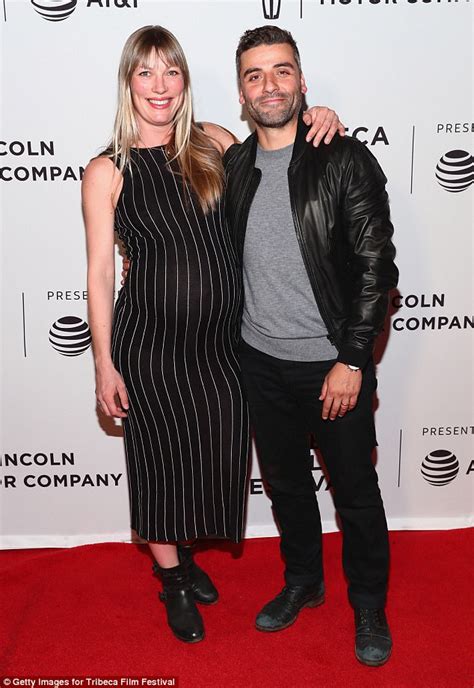 Oscar isaac is a father of two! Oscar Isaac welcomes his first child with girlfriend ...