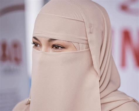 Neelofa seksi dalam dollah superstar. Neelofa : It S Official Pu Riz Finally Proposed Marriage ...