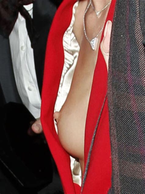 Rosie Huntington Whiteleys Tit Flash In London Photos Thefappening