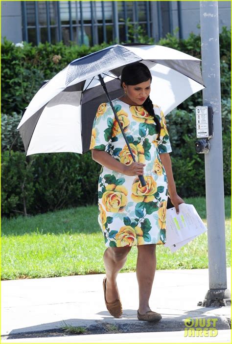Pregnant Mindy Kaling Films Mindy Project In A Floral Dress Photo 3936565 Mindy Kaling