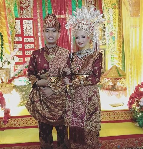 Baju Pengantin Adat Melayu Riau