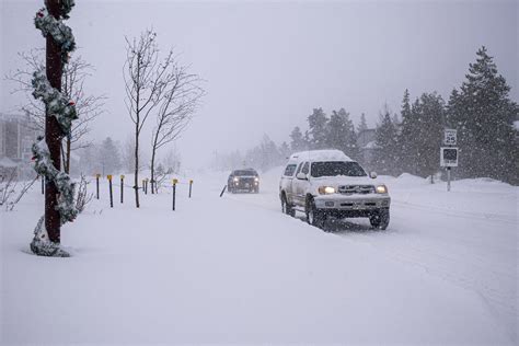 Heavy Snow Avalanche Work Close Parts Of Colorados I 70 Ap News