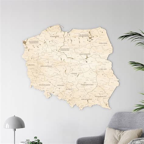 Drevená mapa Poľska na stene veľkosti mesta