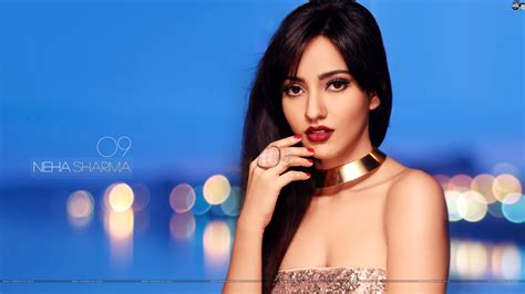 Neha Sharma Desnuda En Jayantabhai Ki Luv Story