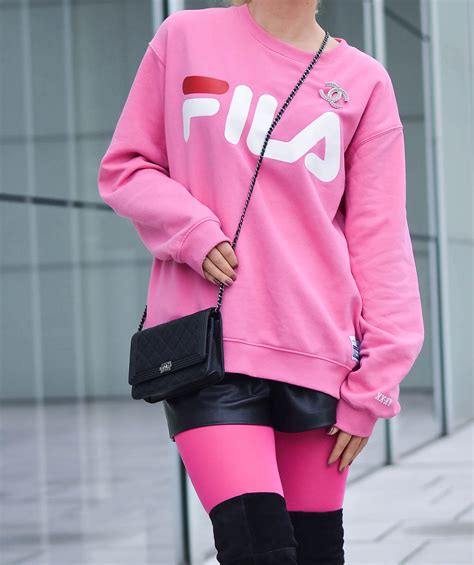 Outfit 90s Comeback With Pink Logo Sweater Neon Tights And Overknees Kationette