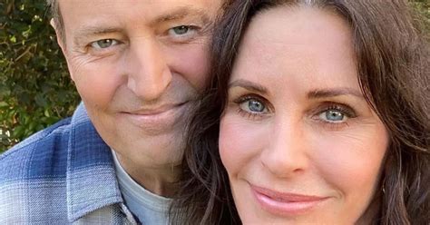 Courteney Cox Reunion With Friends Co Star Matthew Perry On His Tv My