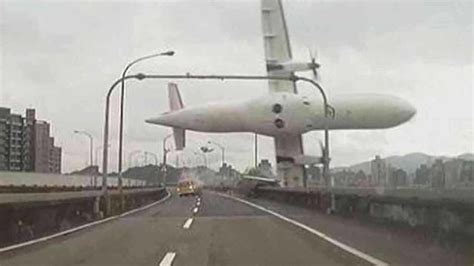 Taiwan Plane Crash Survivor Says Engine Did Not Feel Right Abc7 Los