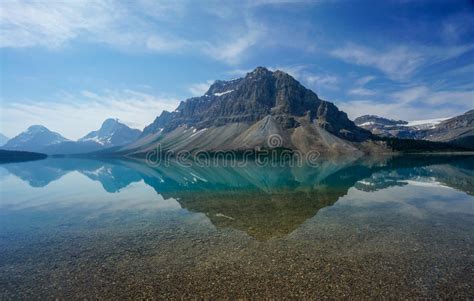Bow Lake In Banff National Park Stock Photo Image Of Canada Parkway