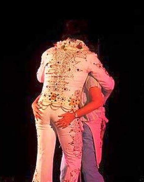 Original betty harper illustrationen des jungen elvis. Lucky woman's plays grab ass with Elvis. | Elvis jumpsuits ...