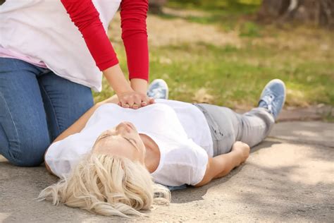 Cpr On A Pregnant Woman What You Need To Know Ema Emj