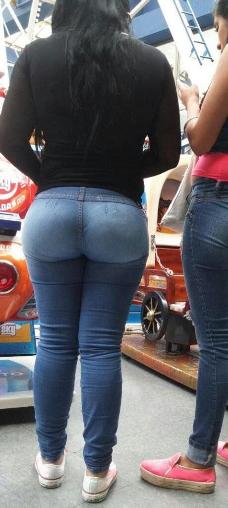 Doña Nalgotas en la Feria R Jeans de moda Pantalones de moda