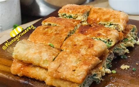 Konsumsi satu butir telur ayam tiap hari dapat membantu mengatasi masalah lemah syahwat, apalagi kalau diminum bersama dengan madu. 5 Cara Membuat Martabak Telur Lezat, Tekstur Renyah Bikin ...