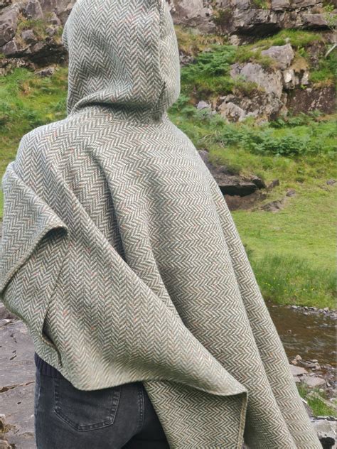 Irish Donegal Tweed Wool Hooded Ruana Cape Cloak Wrap Arisaid