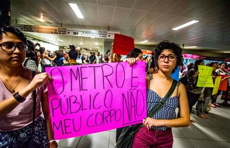 G Coletivos feministas fazem protesto contra abuso sexual no Metrô de SP notícias em São Paulo