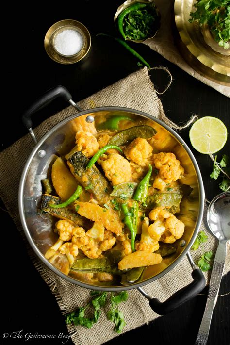 Salmon Curry With Cauliflower And Potato Fulkopi Aloo Diye Macher Jhol