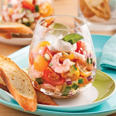 Réduire les biscuits en morceaux dissocier les blancs d'oeufs des jaunes. Tartare de tomates et crevettes en verrine - Je Cuisine