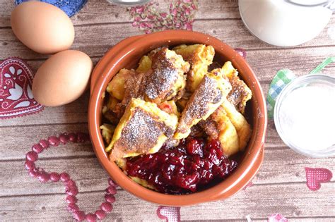 Dolce ripieno con crema e visciole. Il kaiserschmarren Bimby è un dolce tipico dell'Alto Adige ...