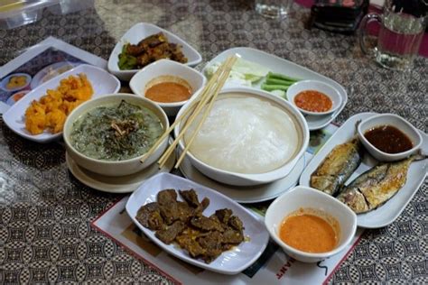 Tempat untuk dikunjungi, jalan untuk dijelajahi, dan pengalaman khas. 16 Tempat Makan Menarik Di Kota Kinabalu Sabah | Rileklah.com