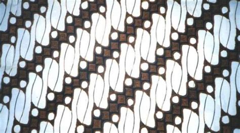 Keberagaman motif batik telah ditetapkan oleh unesco sebagai warisan kebudayaan asli indonesia pada tahun 2009 dan sudah terkenal di berbagai sejak saat itu batik tidak hanya dijadikan sebagai bahan pakaian, motif batik yang indah dan unik pun kini sudah mulai diaplikasikan pada berbagai. 15 Jenis Nama Motif Batik Tradisional Indonesia - KemejingNet