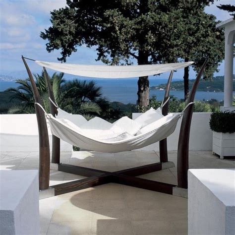 :3 what an interesting hammock. 111122673181919159_8576b7af4f3a.jpg