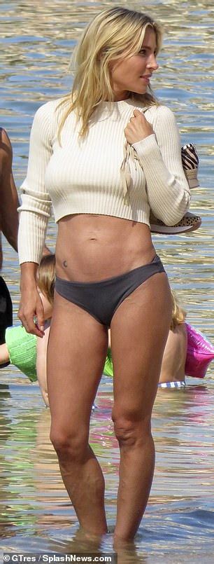 Elsa Pataky Shows Off Her Abs In Swimwear During Mallorca Shoot Daily
