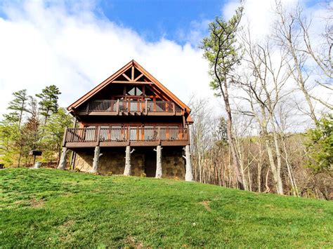 Cabins in tennessee include locations in gatlinburg, pigeon forge, sevierville, and wears valley, tn. Family Cabin near Sevierville, Tennessee