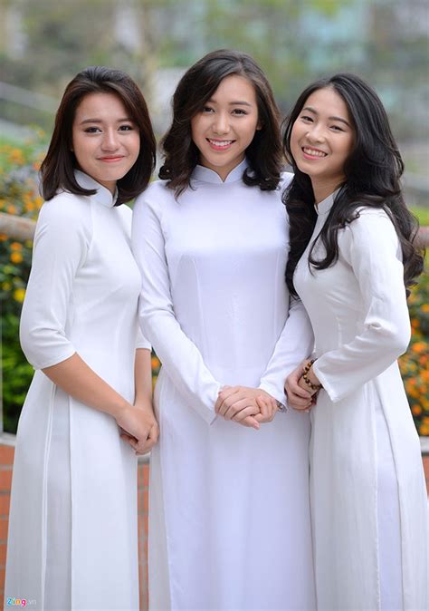 Các thiết kế giống hệt áo dài việt nam, kèm theo chiếc nón lá cũng của người việt nhưng được gọi là phong cách trung quốc. Địa chỉ may áo dài trắng nữ sinh tại TPHCM