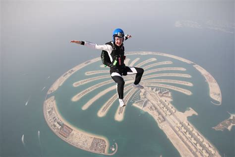 Skydiving in dubai is an amazing and surreal experience. Awesome Things to Do Before You Die: Sky Dive - Dubai