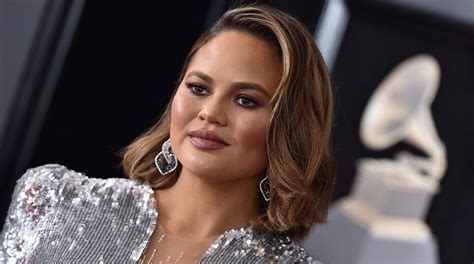 Chrissy Teigen Appears Confident In Car Selfie Amid Cyberbullying Scandal Fallout Fox News