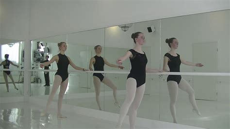 Klassieke Balletles Petit Battements En Battements Frappés Youtube