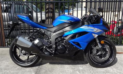 You will find photos, prices, descriptions of cars for sale and easily contact with car dealers. Kawasaki Ninja GPZ 900r 1985 for sale on 2040-motos