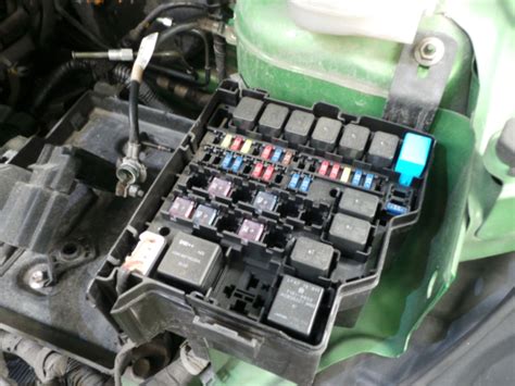 Фары, электровентиляторы, бензонасос и другие мощные потребители тока подключены посредством реле. 2007 Mazda Mpv Fuse Box - Wiring Diagram Schemas