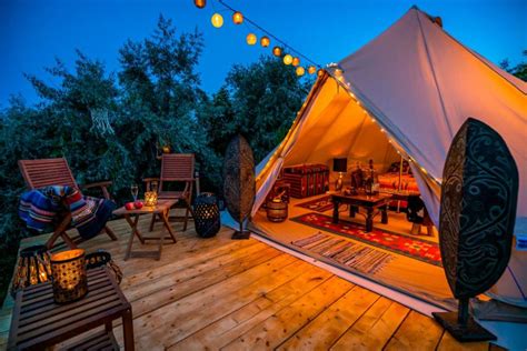 Together, the experience is about stepping off the beaten path, walking away from superficial tourist activities and embracing an immersive cultural environment. Glamping e natura Campeggio a 5 stelle