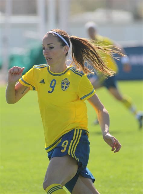 Kosovare asllani (born 29 july 1989) is a swedish professional footballer who plays for spanish primera división club real madrid and the sweden women's national team. Kosovare Asllani running on the field : GirlsSoccer