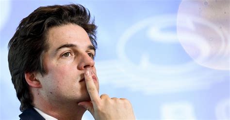 Il existe également plusieurs groupes de travail qui s'occupent d'enjeux plus spécifiques, et qui relève des différentes concertations. Le comité de concertation valide l'accord sur la ...