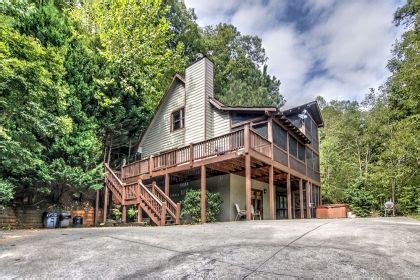 It is centrally located with mackinaw city less than 30 minutes away, cheboygan less than 30 minutes away, and beautiful petosky less than 40 minutes away. Indian River Run - Exterior | Georgia cabins, Indian river ...