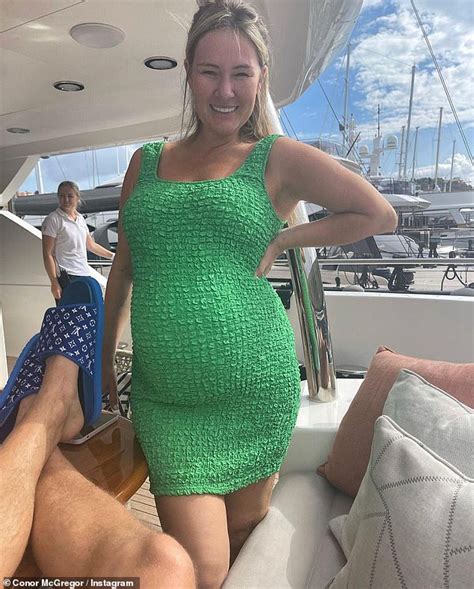 conor mcgregor s pregnant fiancée dee devlin shows off her bump in a green trends now