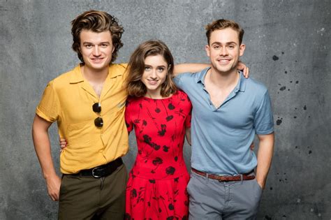 joe keery natalia dyer and dacre montgomery la times photoshoot 2017 stranger things